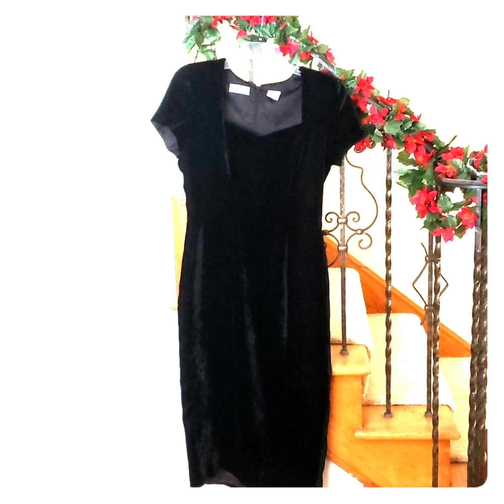 Little black party dress! (Size 12 Petite)